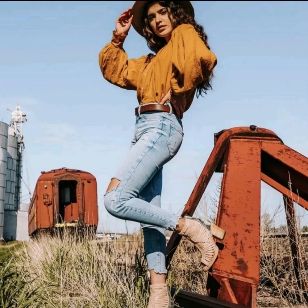 NWOT Freebird by Steven Bela Heel Booties Taupe Turquoise Snake Skin Size 9 - Picture 3 of 8